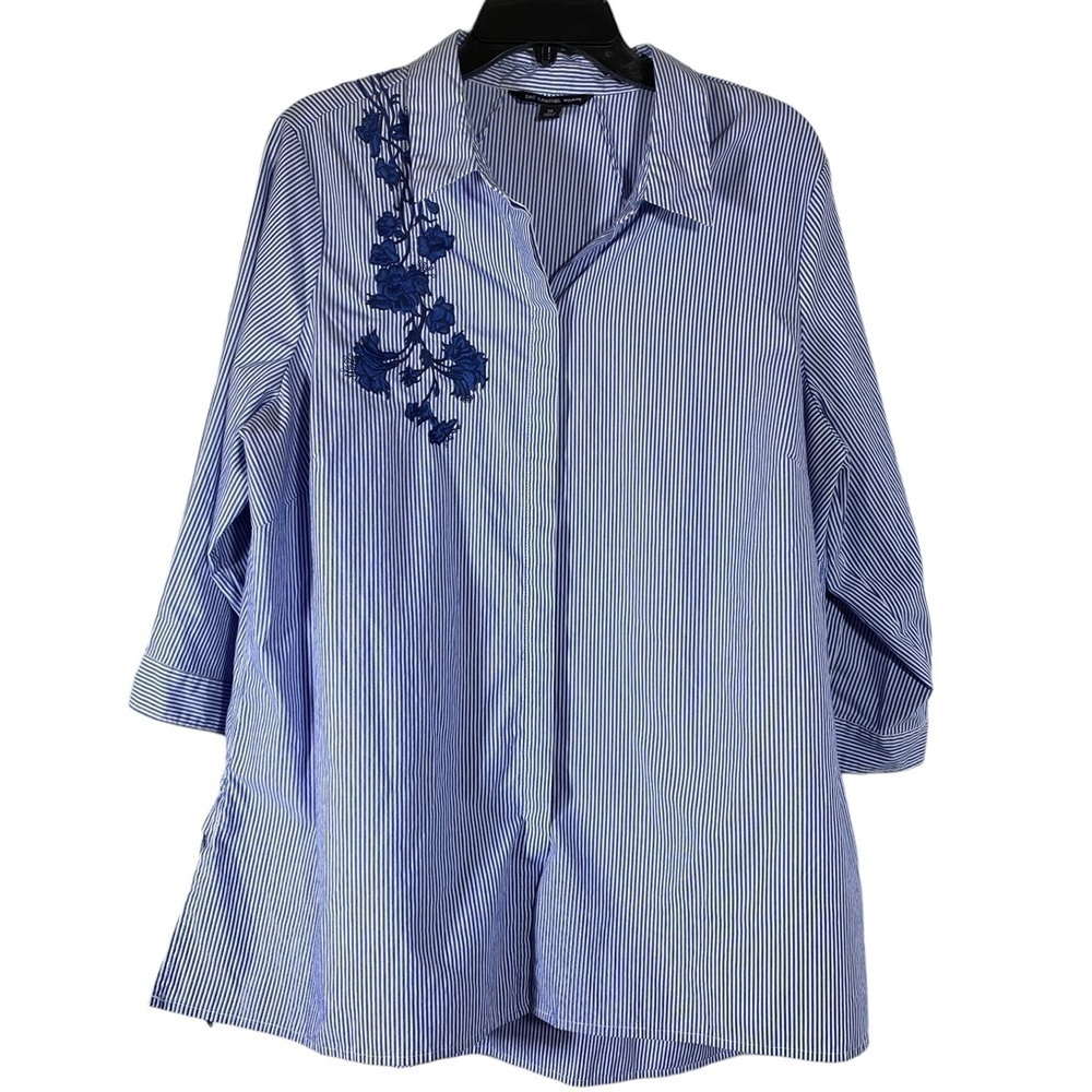 Zac & Rachel Woman plus size 2X Blue white stripe Floral embroidered button up